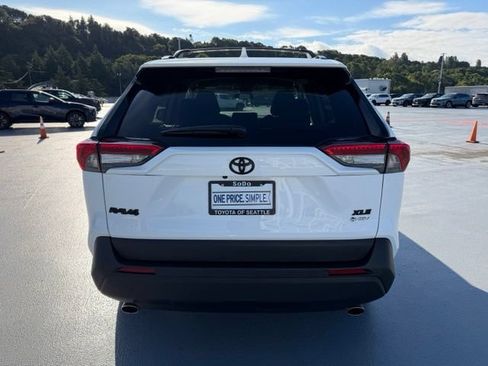 Used 2025 Toyota RAV4 XLE AWD/4WD image 7