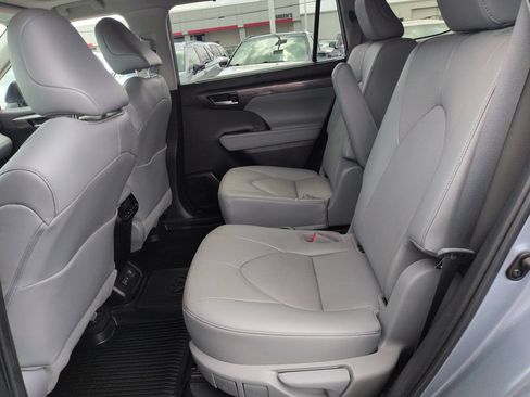 Used 2023 Toyota Highlander Limited AWD/4WD image 25
