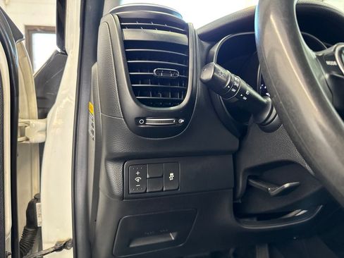 Used 2018 Kia Soul + FWD image 34