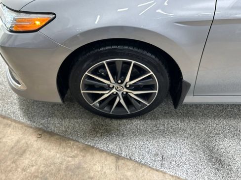Used 2021 Toyota Camry XLE w/ Navigation Package FWD image 29