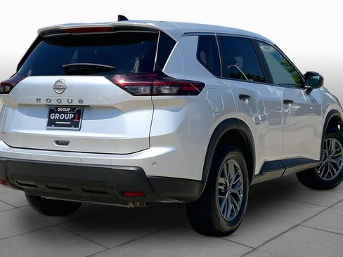Used 2024 Nissan Rogue S FWD image 12
