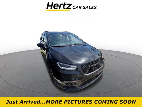 Used 2025 Chrysler Pacifica Limited image 1