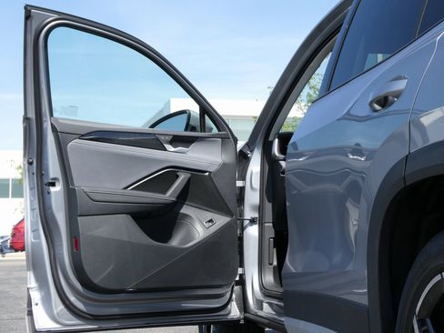 New 2025 Volkswagen Tiguan SE image 24