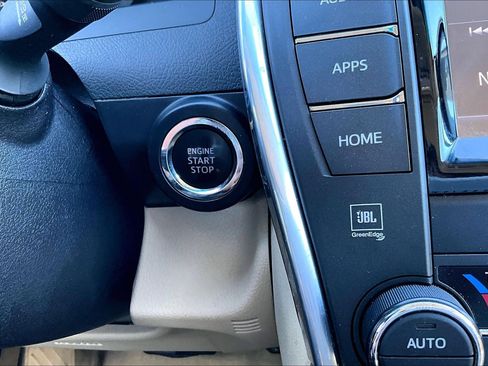 Used 2017 Toyota Camry XLE w/ Moonroof Package FWD image 21