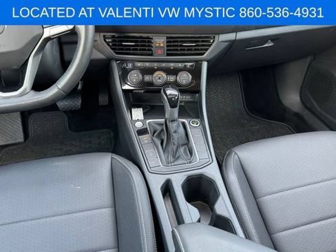 Certified 2024 Volkswagen Jetta SE w/ Panoramic Sunroof Package FWD image 18