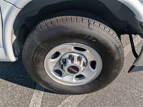 Used 2023 GMC Savana 2500 w/ Driver Convenience Package image 11