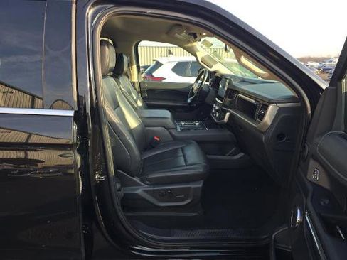 Used 2024 Ford Expedition XLT image 6