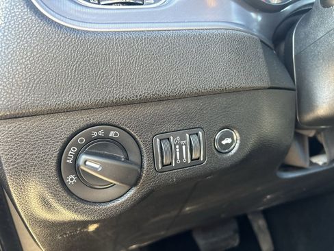 Used 2023 Dodge Charger SXT image 12