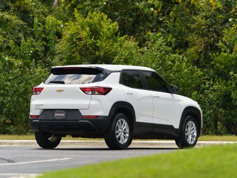 Used 2023 Chevrolet TrailBlazer LS FWD image 38