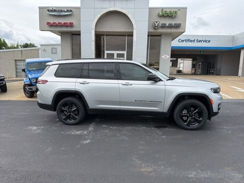 Used 2023 Jeep Grand Cherokee L Limited w/ Black Appearance Package RWD image 2