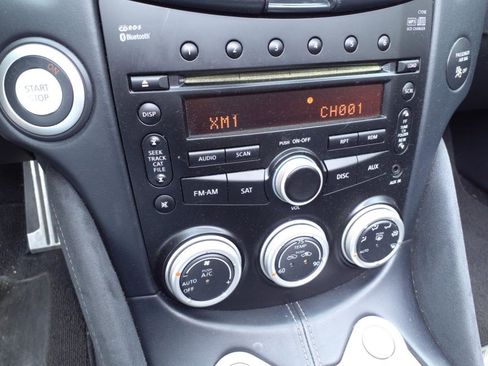 Used 2010 Nissan 370Z Touring image 22