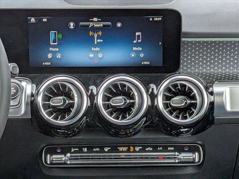 Used 2026 Mercedes-Benz GLB 250 4MATIC image 10