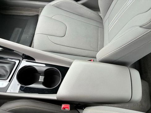 Used 2023 Hyundai Elantra SEL w/ Convenience Package image 30