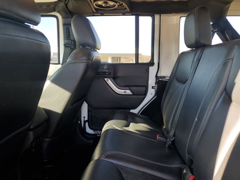 Used 2015 Jeep Wrangler Unlimited Sahara w/ Connectivity Group AWD/4WD image 28