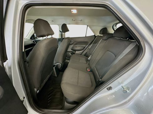 Used 2021 Hyundai Venue SE FWD image 28