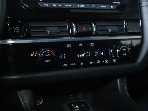 Used 2025 Nissan Pathfinder SV image 27