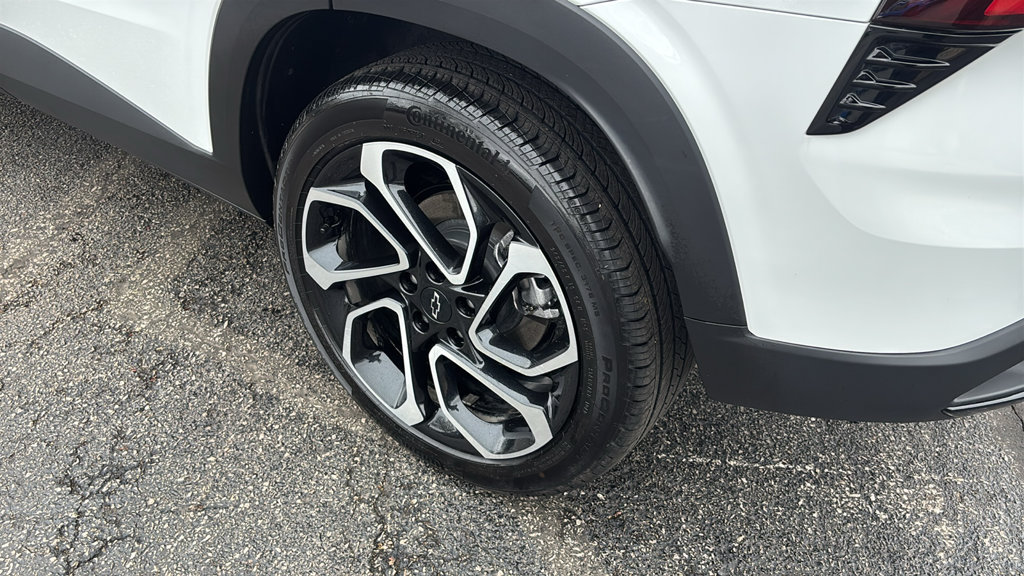 Used 2025 Chevrolet Trax RS FWD image 9