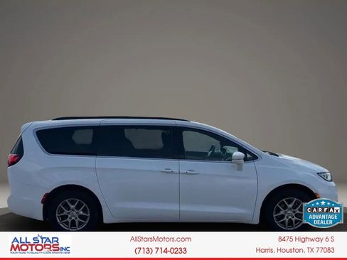 Used 2022 Chrysler Pacifica Touring FWD image 7