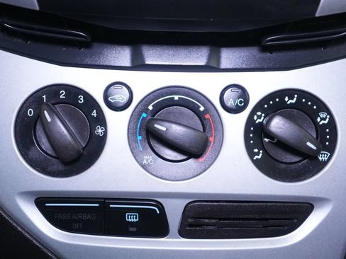 Used 2014 Ford Focus SE FWD image 26