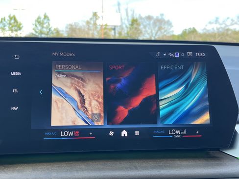 Used 2025 BMW X1 xDrive28i w/ Technology Package image 5