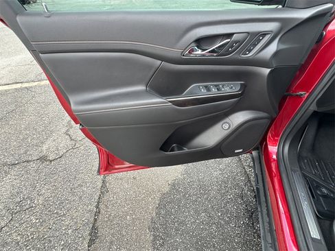 Used 2022 GMC Acadia AT4 w/ Technology Package image 10