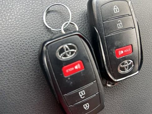 Used 2025 Toyota Tacoma SR5 image 18