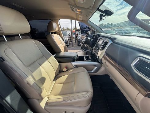 Used 2016 Nissan Titan SL image 20
