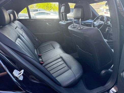 Used 2010 Mercedes-Benz E 550 4MATIC Sedan image 19