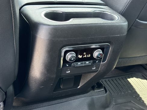 Used 2022 Chevrolet Tahoe LT w/ LT Signature Package RWD image 17