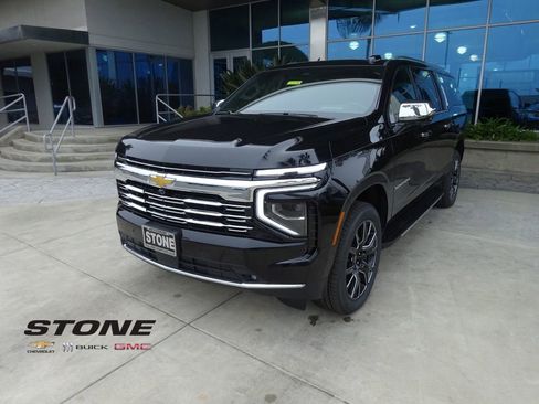 New 2026 Chevrolet Suburban Premier image 3