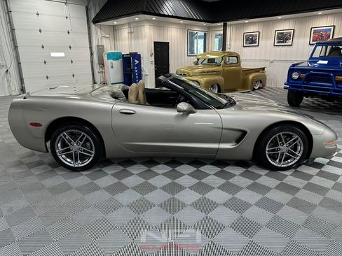 Used 2000 Chevrolet Corvette Convertible 2D w/ Memory Pkg image 12