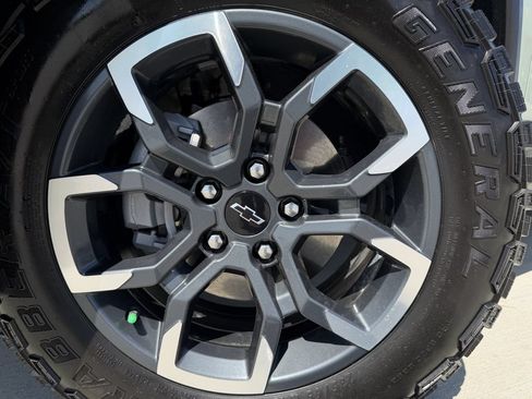 Used 2025 Chevrolet Equinox ACTIV w/ Safety and Technology Package FWD image 9