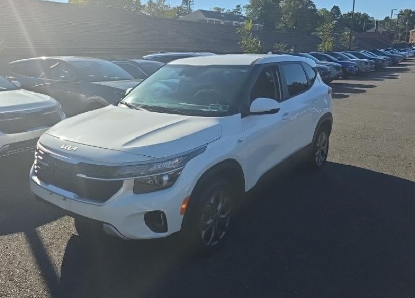 Used 2024 Kia Seltos LX AWD/4WD image 3