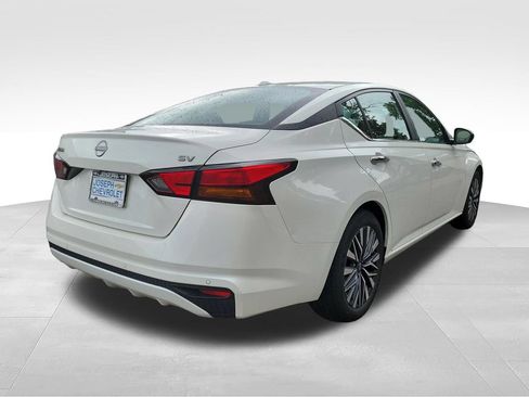 Used 2024 Nissan Altima 2.5 SV FWD image 4
