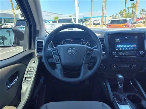 Used 2022 Nissan Frontier SV w/ Technology Package AWD/4WD image 9