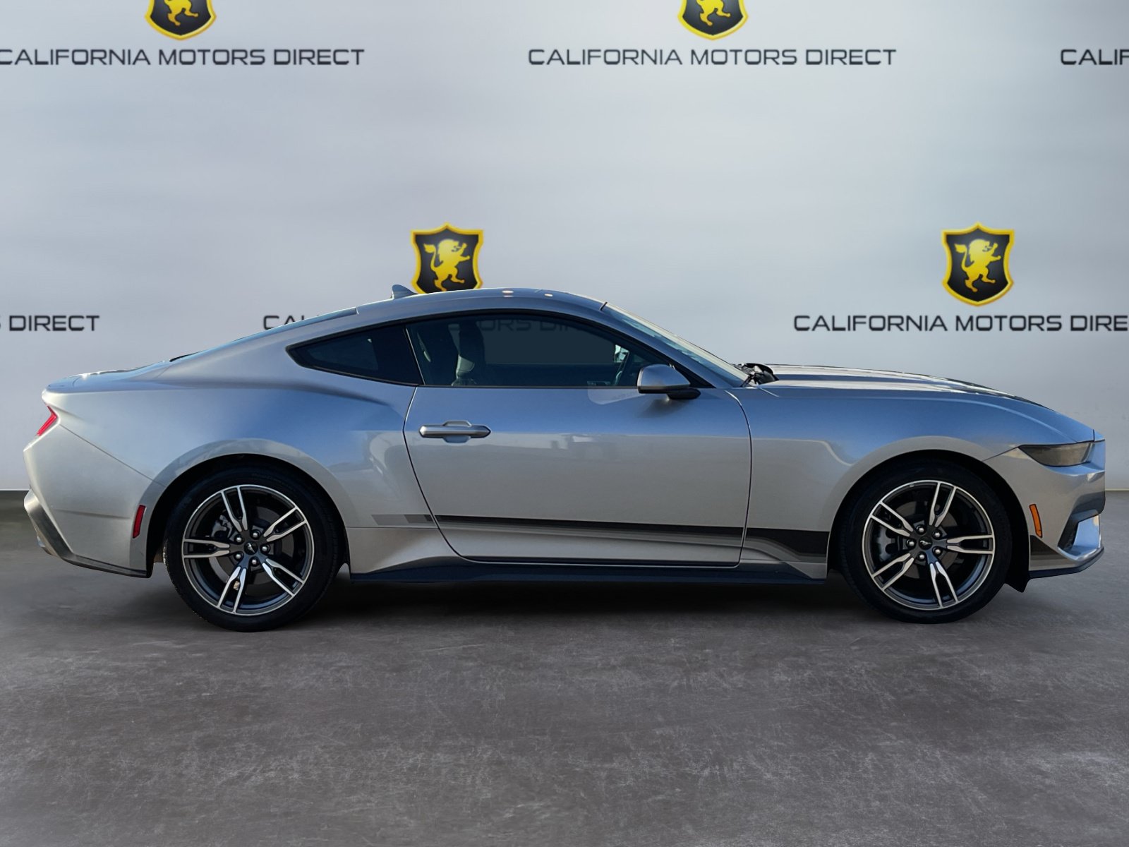 Used 2025 Ford Mustang Coupe RWD image 4