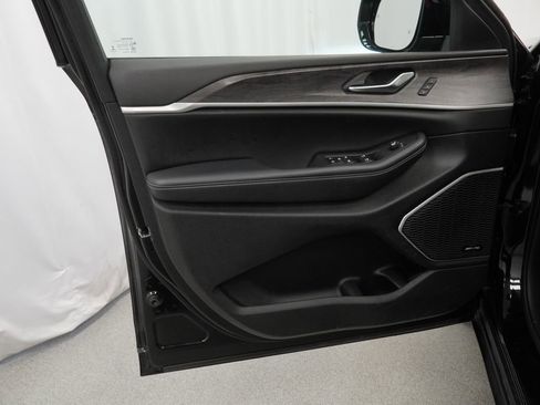 Used 2022 Jeep Grand Cherokee L Limited image 44