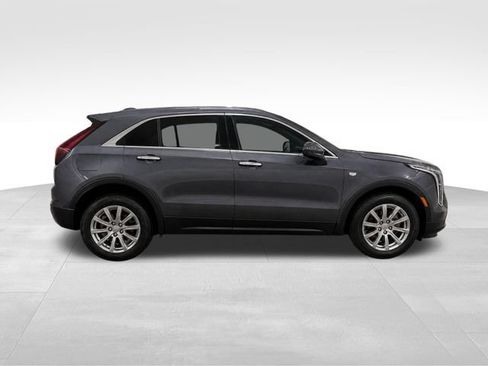 Used 2021 Cadillac XT4 Luxury w/ Cold Weather Package FWD image 8