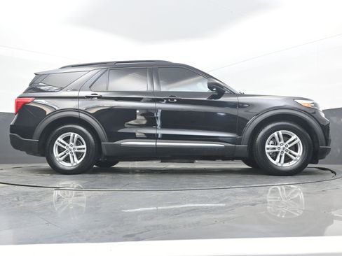 Used 2020 Ford Explorer XLT w/ Class III Trailer Tow Package image 32