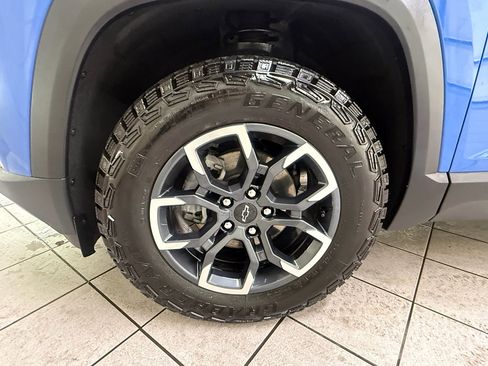 Certified 2025 Chevrolet Equinox ACTIV w/ Safety and Technology Package image 12