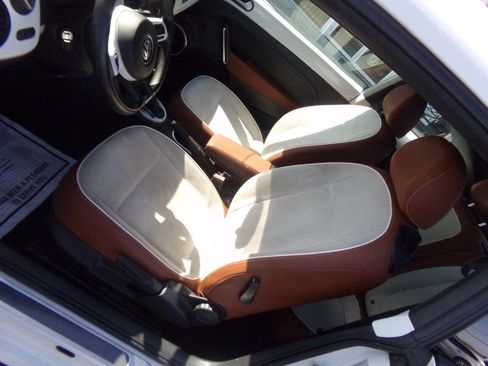 Used 2015 Volkswagen Beetle 1.8T Classic image 9