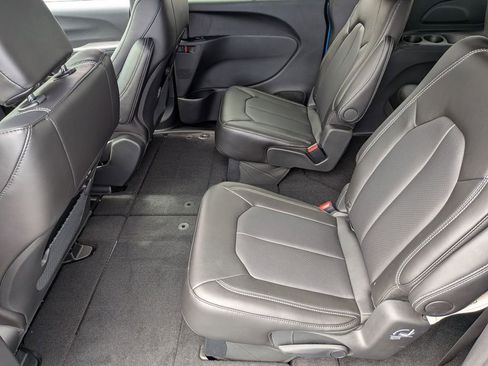 New 2026 Chrysler Pacifica Select image 10
