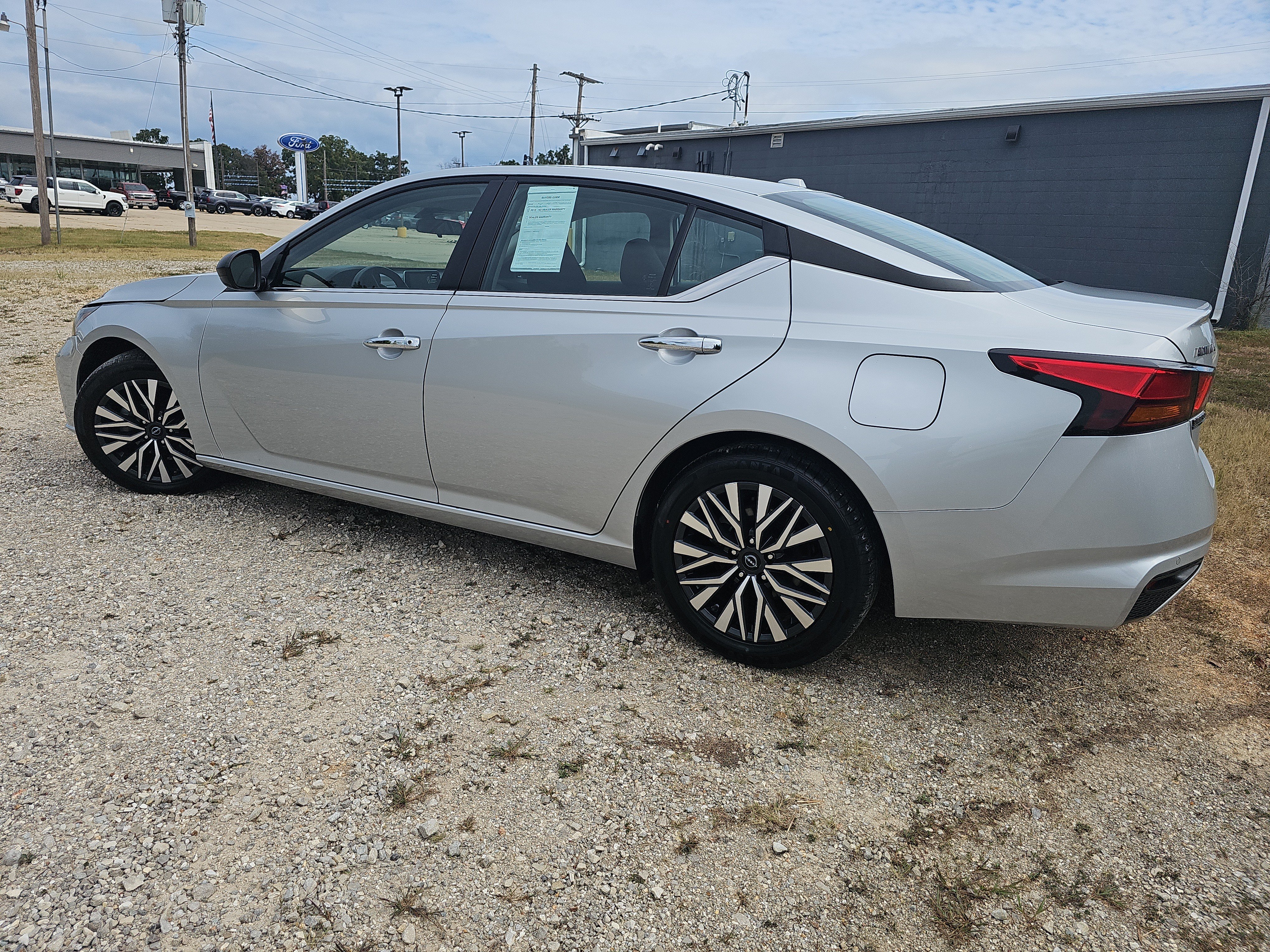 Used 2024 Nissan Altima 2.5 SV FWD image 7
