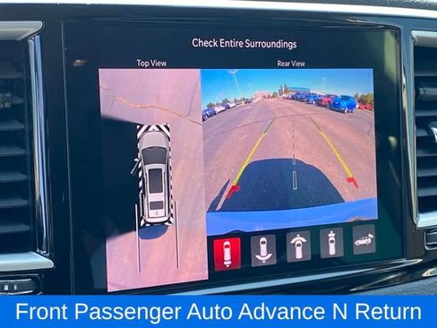 Used 2021 Chrysler Pacifica Touring-L image 13