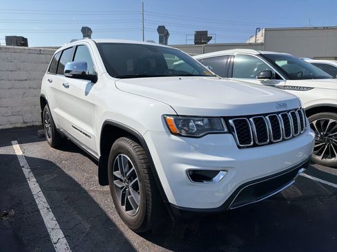 Used 2018 Jeep Grand Cherokee Limited image 3