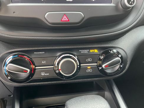 Used 2025 Kia Soul LX w/ LX Technology Package image 24