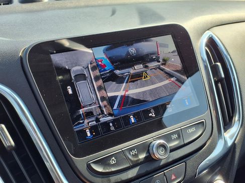 Used 2023 Chevrolet Equinox LT FWD image 4