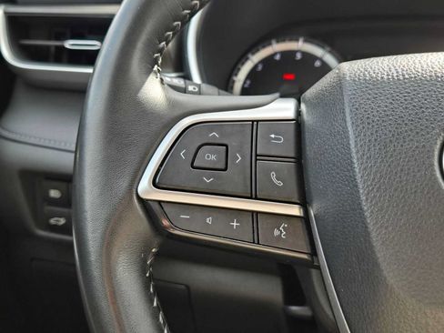 Used 2023 Toyota Highlander XLE AWD/4WD image 35