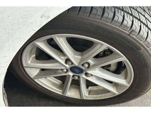 Used 2018 Ford Focus SE w/ Cold Weather Package FWD image 4