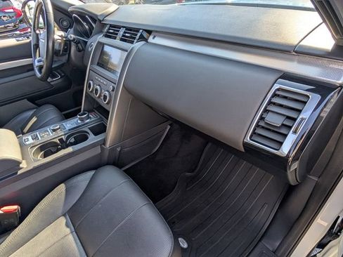 Used 2020 Land Rover Discovery Landmark image 18